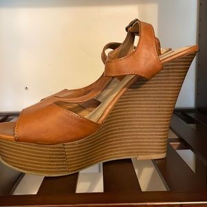 Steve Madden Cognac/Tan T Strap Leather Wedge Heel - Size 9.5